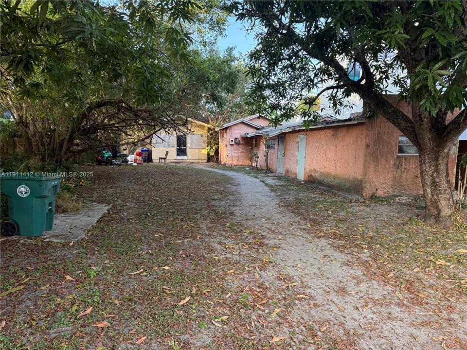 253 NW 46th St, Miami, FL 33127