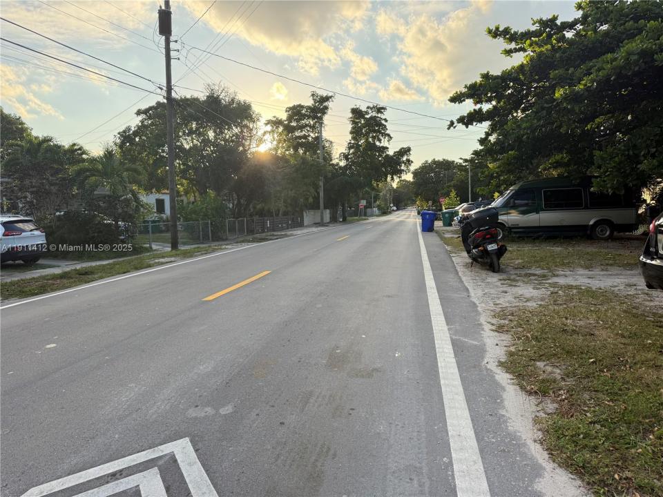 253 NW 46th St, Miami, FL 33127