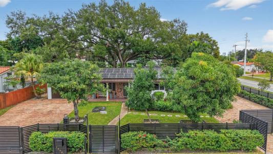 19901 NE 21st Ave, Miami, FL 33179