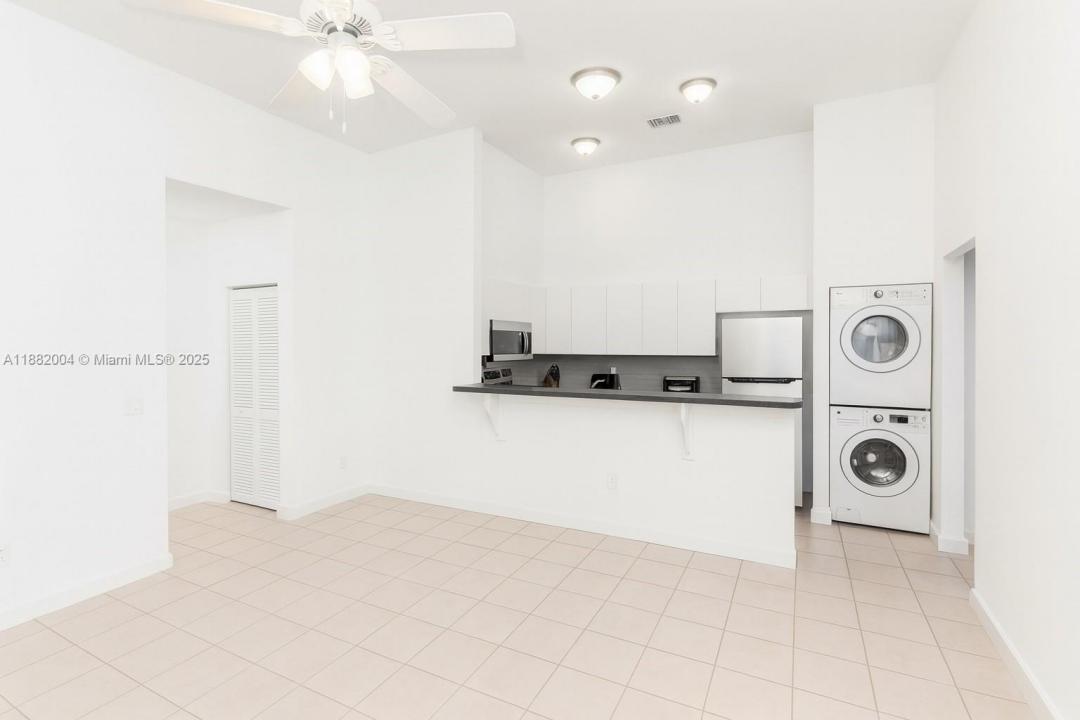 2516 Lincoln St, Hollywood, FL 33020