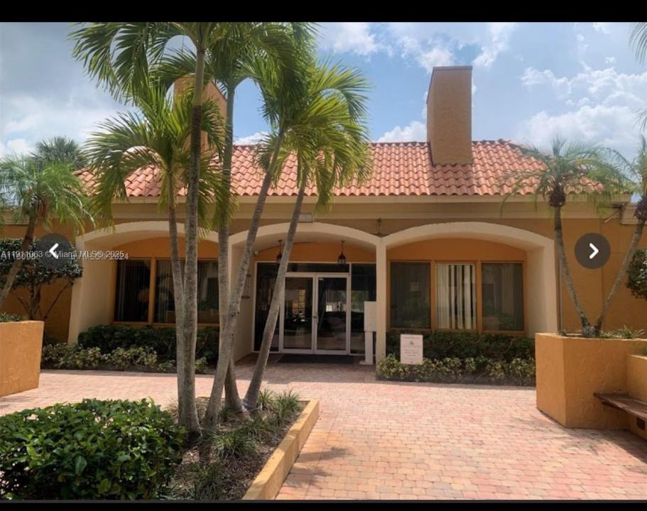 17901 NW 68th Ave T207, Hialeah, FL 33015