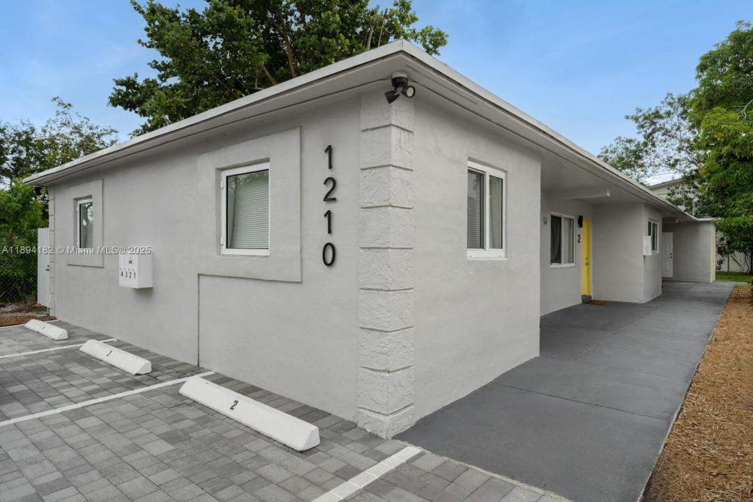 1210 NW 2nd St 4, Fort Lauderdale, FL 33311