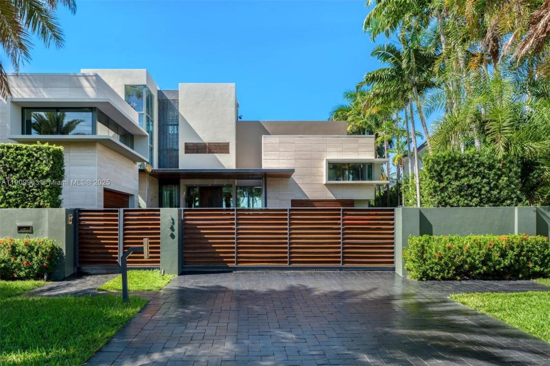 360 Harbor Dr, Key Biscayne, FL 33149