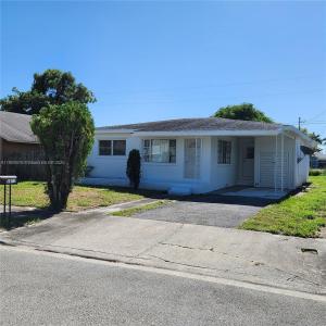 1547 W 10th St, Riviera Beach, FL 33404