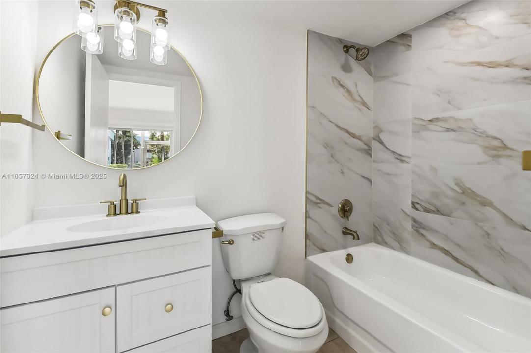 447 Saxony J 447, Delray Beach, FL 33446