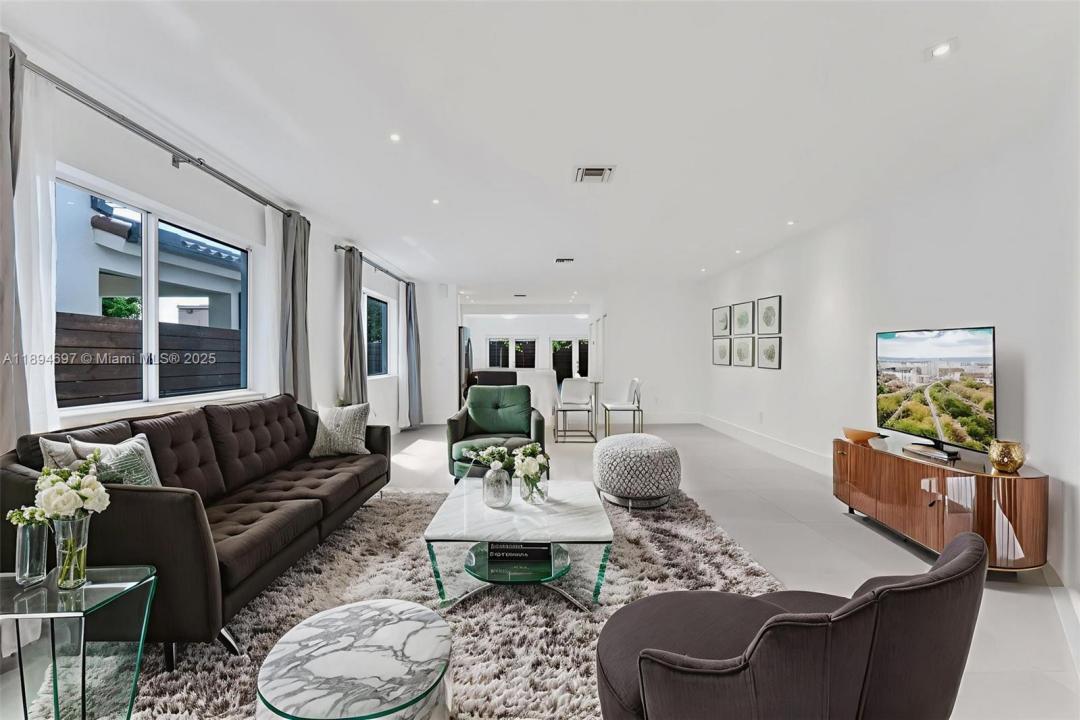 2924 Bridgeport Ave, Miami, FL 33133