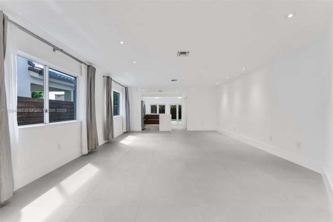 2924 Bridgeport Ave, Miami, FL 33133