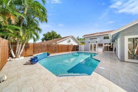 7461 NW 36th St, Lauderhill, FL 33319