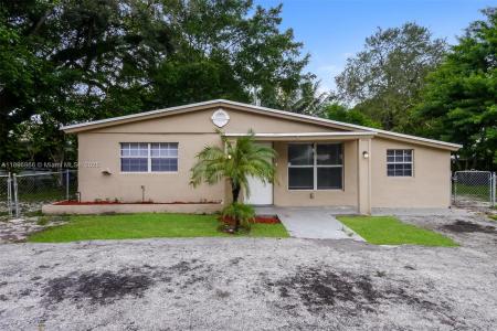 5740 Douglas St, Hollywood, FL 33021