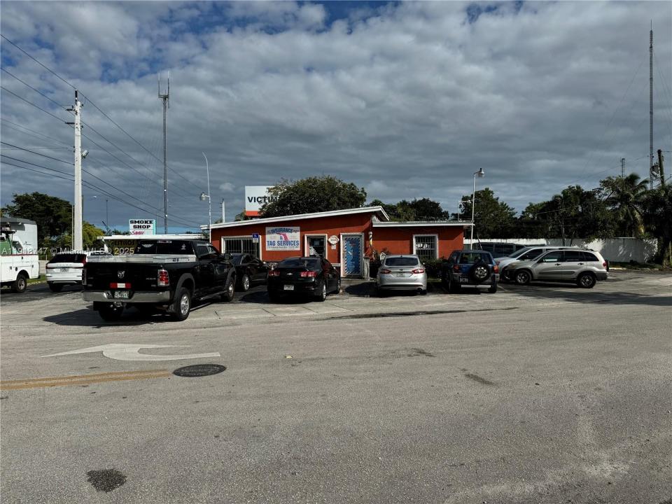 5720 W Hallandale Beach Blvd, West Park, FL 33023