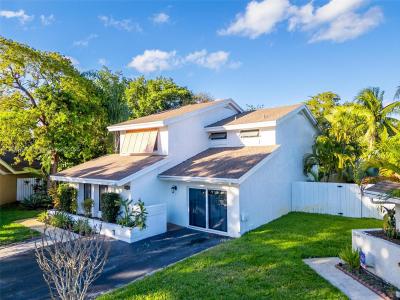 8211 SW 39th Ct, Davie, FL 33328