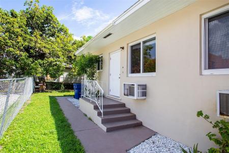 1225 SW 7th St 4, Miami, FL 33135