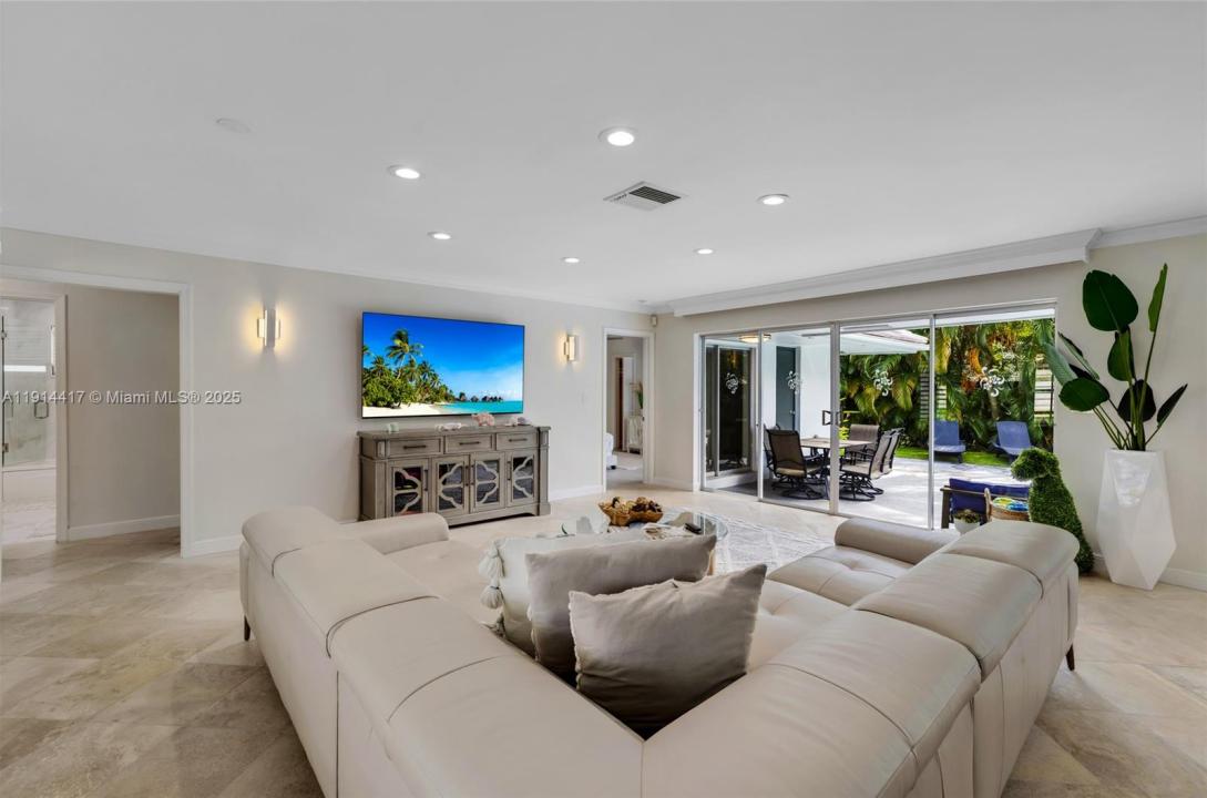 2132 NE 63rd Ct, Fort Lauderdale, FL 33308