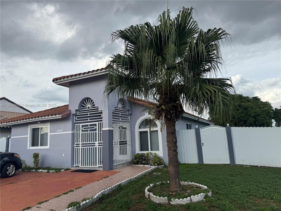 8701 NW 109th Ter, Hialeah Gardens, FL 33018
