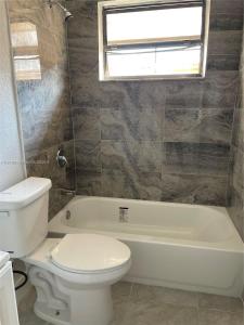 2041 NW 6th St 2043, Miami, FL 33125