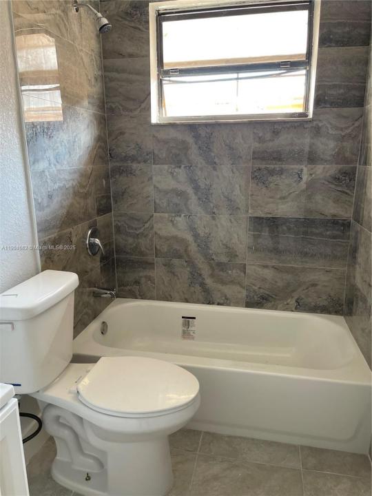 2041 NW 6th St 2043, Miami, FL 33125