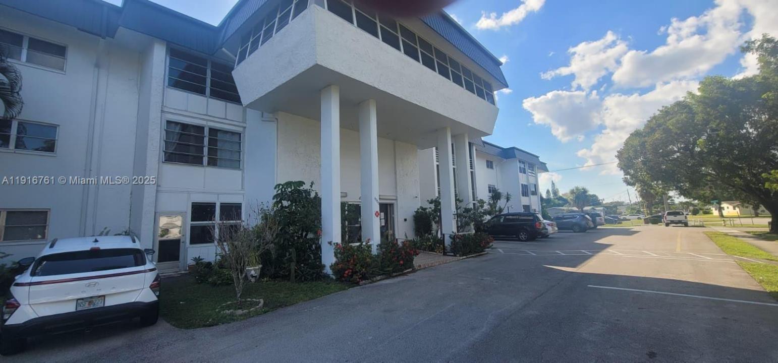 4880 NW 22nd St 301, Lauderhill, FL 33313