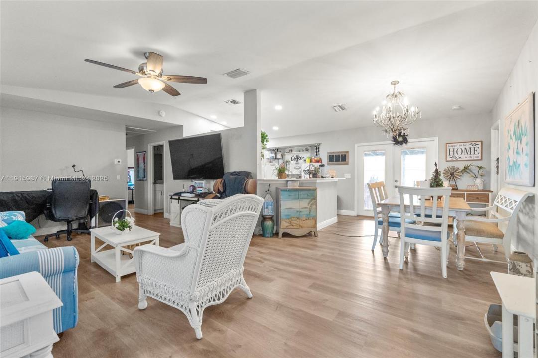 302 Floyd ave S, Naples, FL 33976