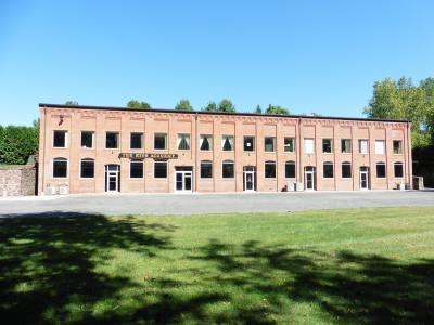 27 Quality Ave. Left side, Somers, Connecticut 06071, USA