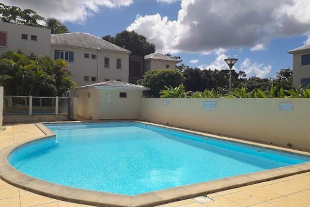 Salle D, Résidence Les Héliconias, LES ABYMES, Providence-Salle D'Azile-Bazin-Neree, Les Abymes 97139, Guadalupe