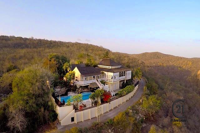 Playa Hundu Oceanfront Villa with Beach, Banda Bou, Curaçao