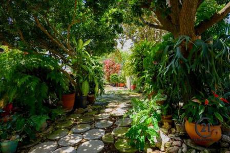 Playa Hundu Oceanfront Villa with Beach, Banda Bou, Curaçao
