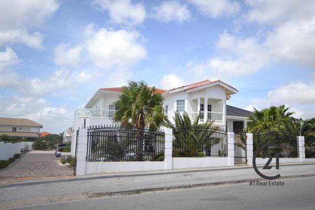 Vista Royal Ocean View Top Floor Apartment, Willemstad East, Curaçao