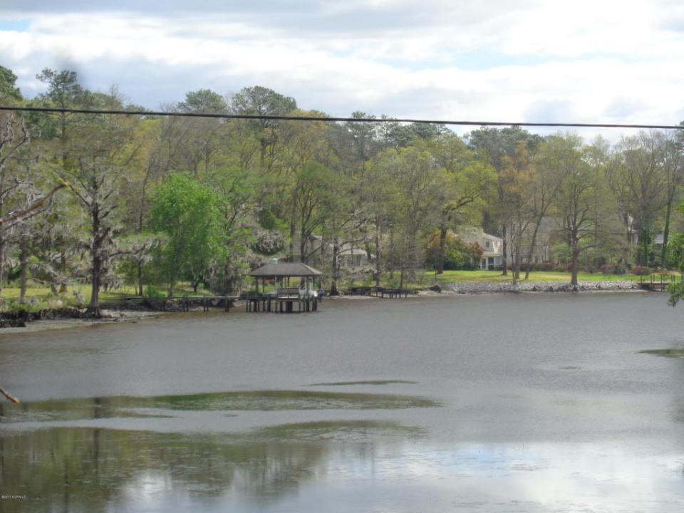 212 Wilson Point Road, Trent Woods, צפון קרוליינה 28562, ארצות הברית של אמריקה