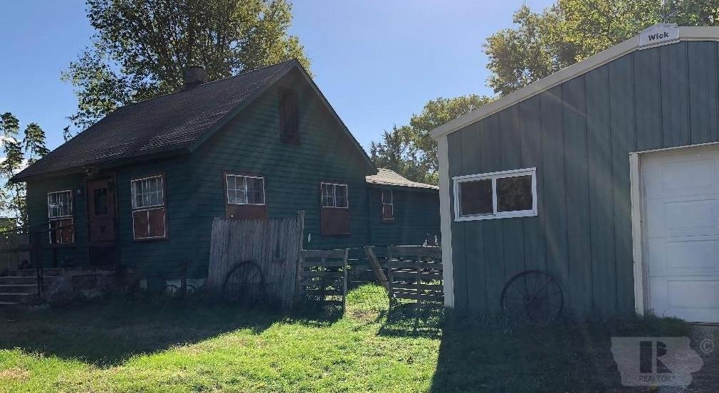 1304 Township Road 2200N, Oquawka, Illinois 61469