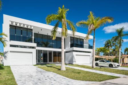 3181 NE 165th St, North Miami Beach, Florida 33160, USA