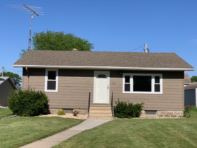 1703 Holly St., Tyndall, Dakota Południowa 57066, USA