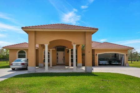 19322 SW 196 St, Miami, Florida 33187, USA