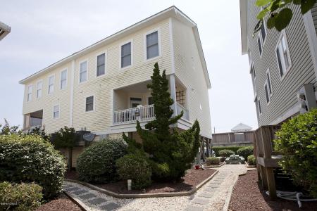 104  Spartanburg Ave 2, Carolina Beach, Kuzey Karolina 28428, Amerika Birleşik Devletleri