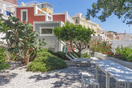 Via Staglio, Ponza, Lazio 04027, إيطاليا 