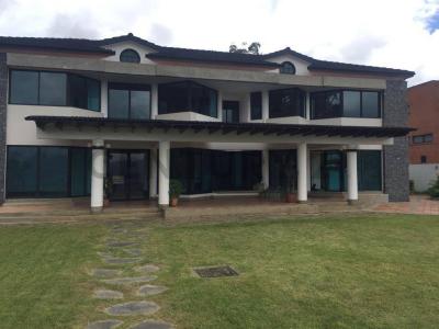 Calle los Curtidores Qta. ALDERABAN, Caracas, Miranda 1083, Venezuela