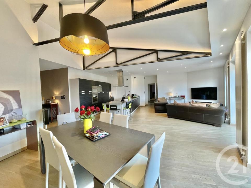 Moulins, Alvernia 03000, Francia