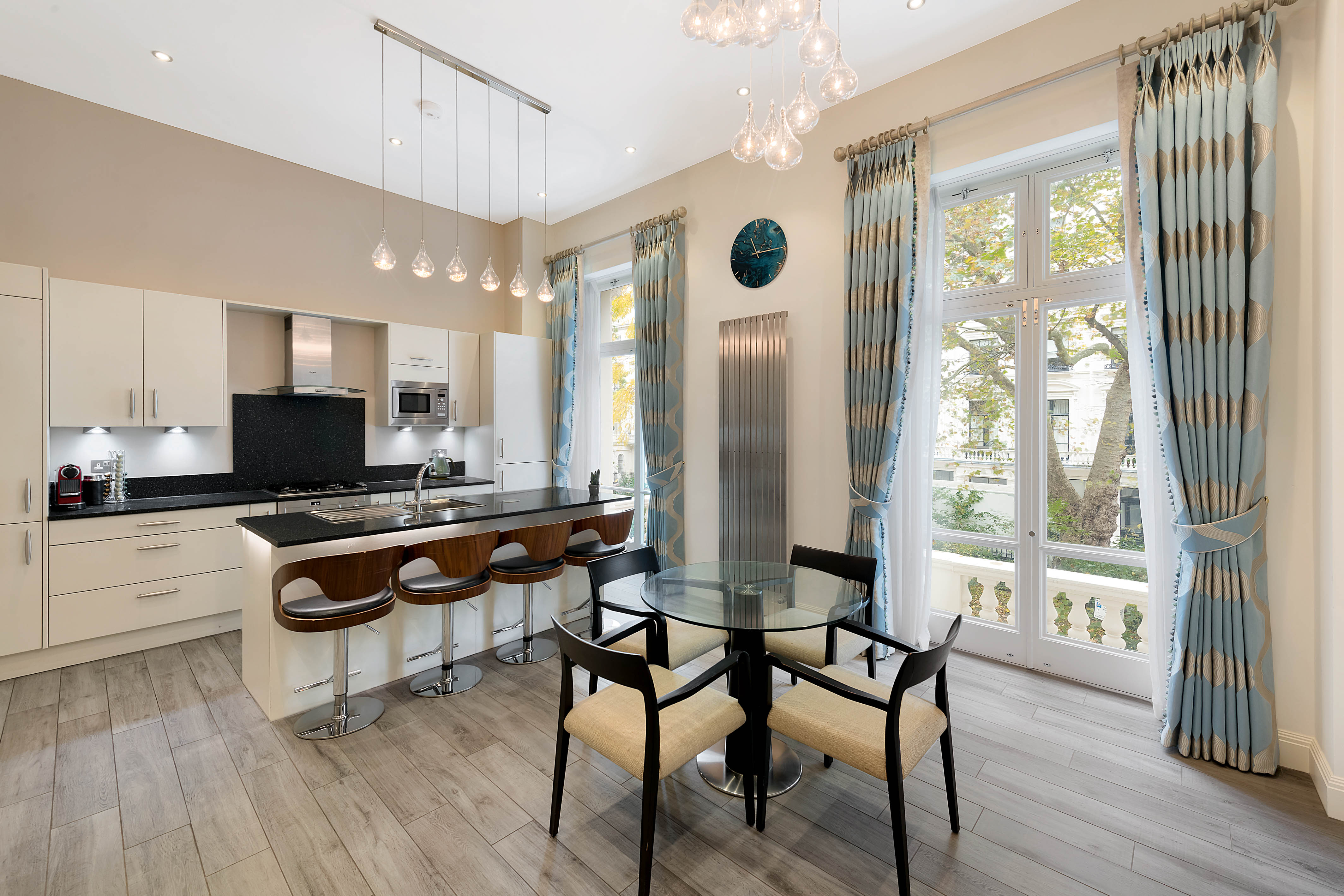 11, New Home, 영국