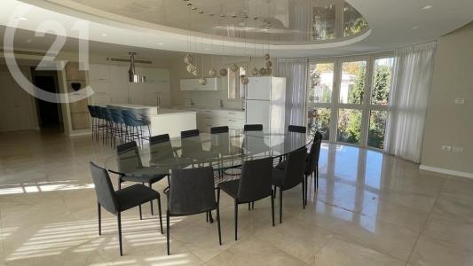 ישמח מלך, Jerusalem, Israel