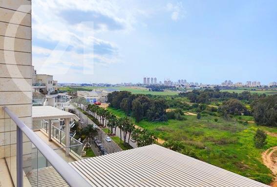 לנטוס, Netanya, Israele