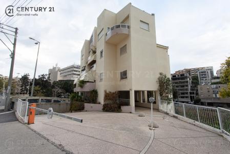 ארתור הנטקה, Haifa, Israel