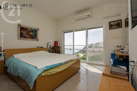 רות, Haifa, Israel