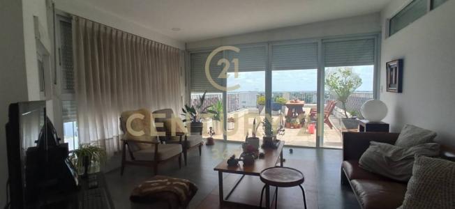 8 de octubre 1111, Tres Cruces, Montevideo, Uruguay