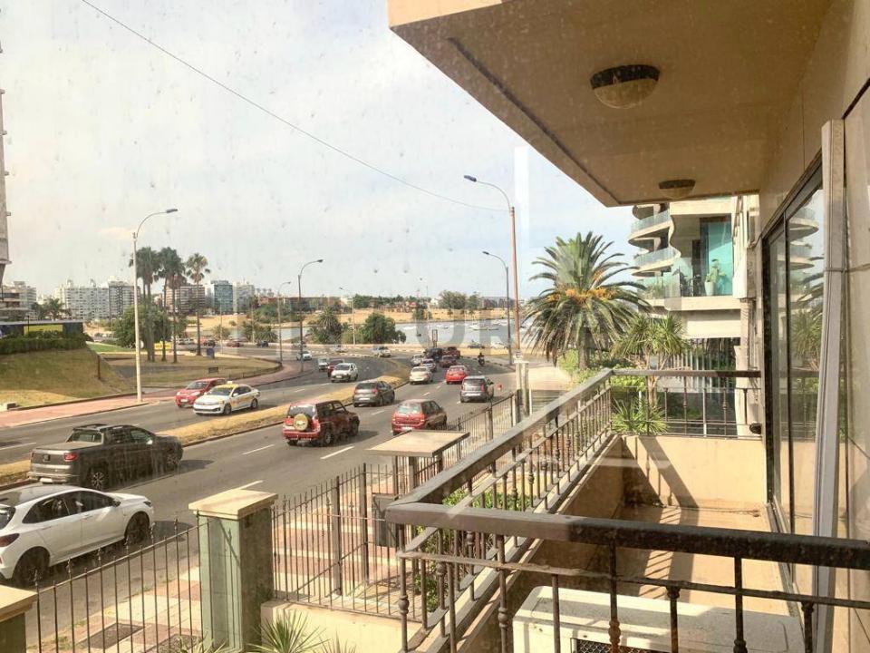 Rambla Armenia , Puerto Buceo, Montevideo 11300, Uruguay