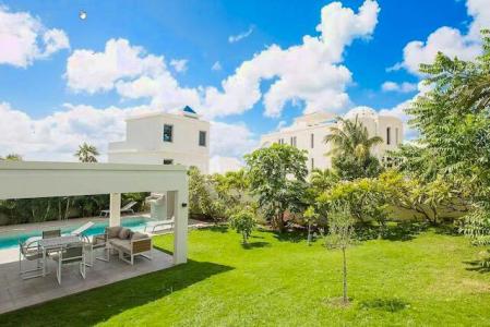 Immaculate Frangipani Pelican Key Villa, Pelican Key, Сент Маартен