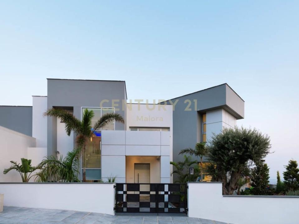 Mesa Geitonia, Cyprus