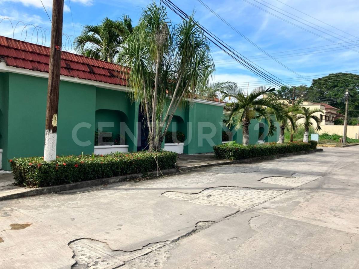 Roble esquina Ciprés 210, Cárdenas, 塔巴斯科 86570, 墨西哥