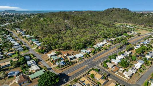 34a Holland St, West Gladstone, QLD 4680, Úc