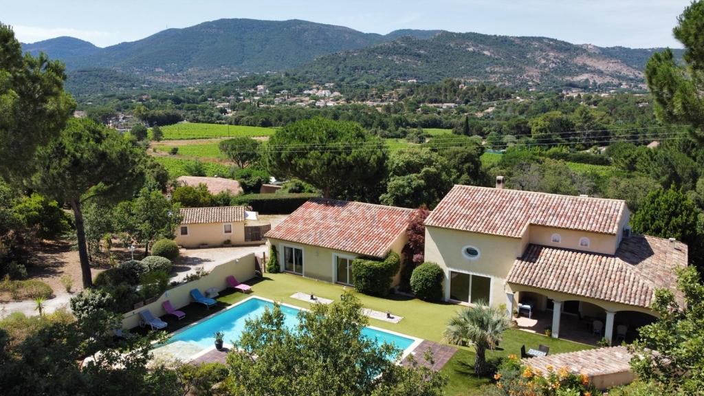 rue principaal 1, Plan De La Tour, צרפת