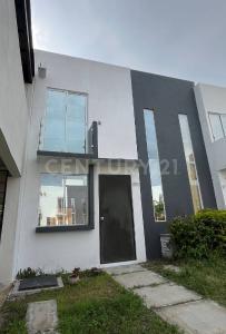 Fracc. Puerta Paraíso, Cto. Aquilea 7 - A, Silao, Guanajuato 36132, Mexico