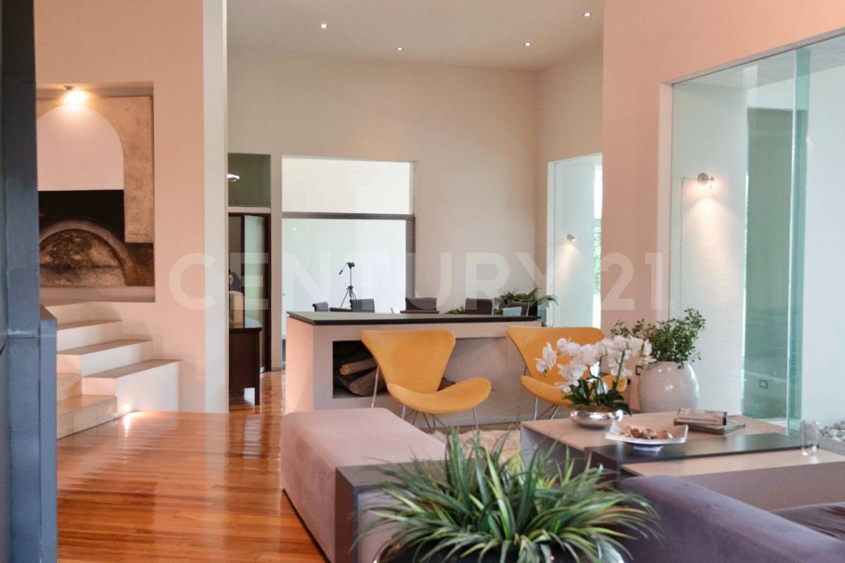 Casa Residencial en Venta, Fracc. Campestre Paraíso, zona Zavaleta, Puebla ., Puebla, Puebla 72150, Mexico